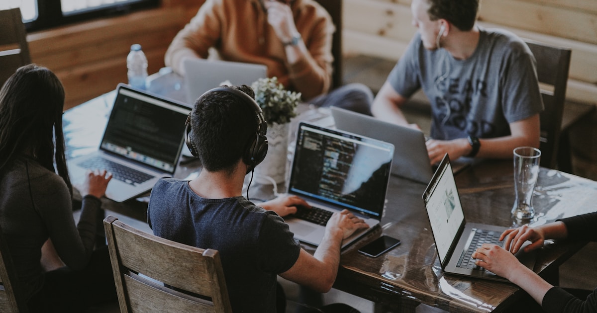 How Can New Sales Reps Build a Customer Network Fast? 3 Stages + 5 Practical Tips